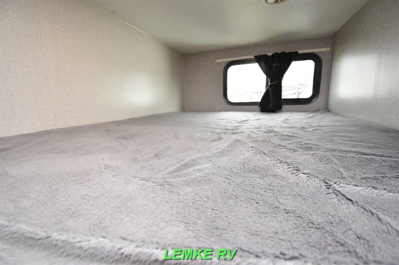 2021 Highland Ridge Mesa Ridge S-Lite 241BH   - Photo 16 - Rocklin, CA 95677