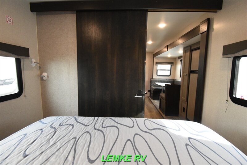 2021 Highland Ridge Mesa Ridge S-Lite 241BH   - Photo 19 - Rocklin, CA 95677