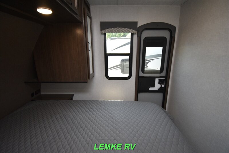 2020 Winnebago Voyage 2427RB   - Photo 18 - Rocklin, CA 95677