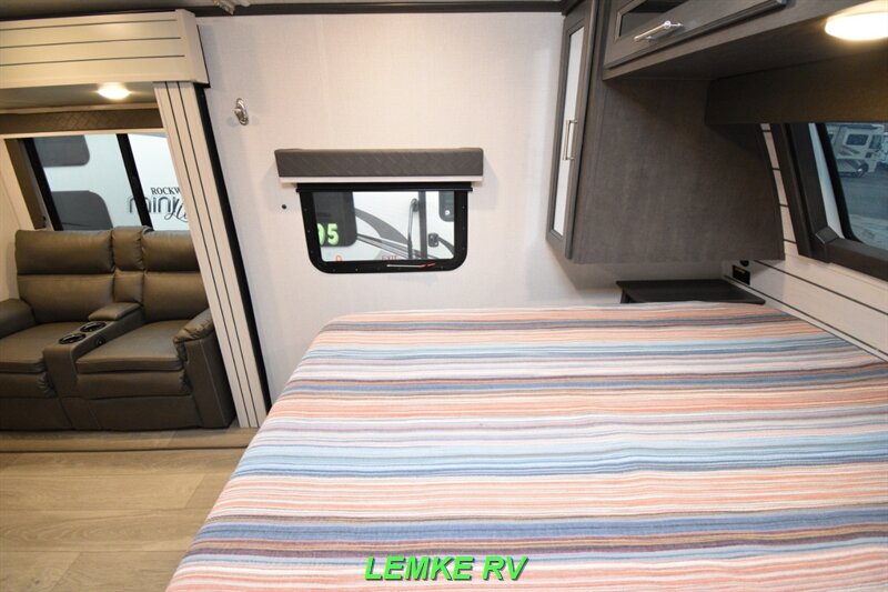 2024 Keystone Cougar 22MLSWE   - Photo 18 - Rocklin, CA 95677