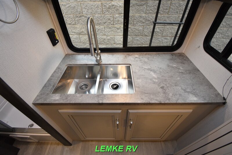 2024 Keystone Cougar 22MLSWE   - Photo 13 - Rocklin, CA 95677