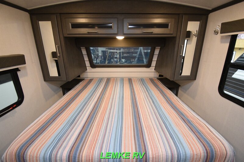 2024 Keystone Cougar 22MLSWE   - Photo 17 - Rocklin, CA 95677