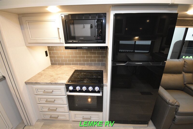 2024 Keystone Cougar 22MLSWE   - Photo 11 - Rocklin, CA 95677