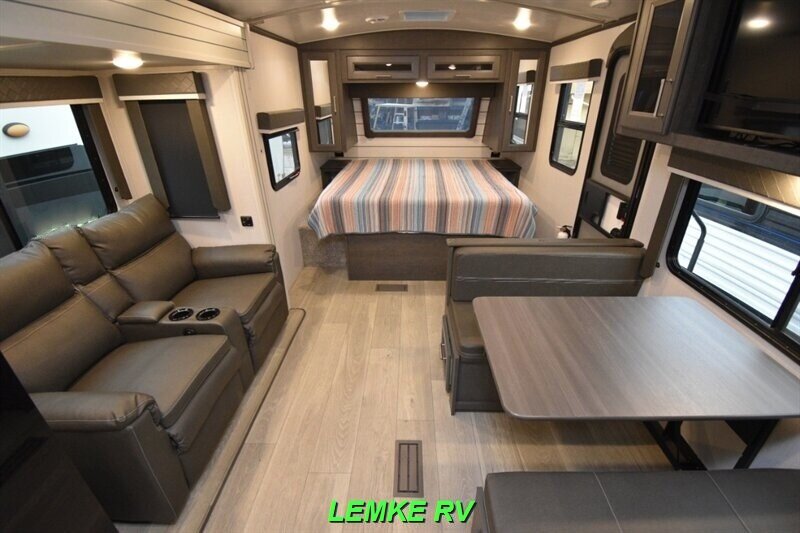 2024 Keystone Cougar Half-Ton 22MLSWE   - Photo 2 - Rocklin, CA 95677