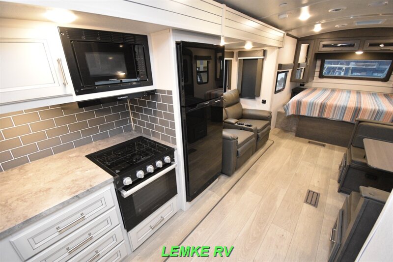 2024 Keystone Cougar 22MLSWE   - Photo 20 - Rocklin, CA 95677