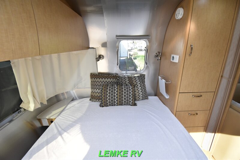 2016 Airstream Flying Cloud 23FB   - Photo 14 - Rocklin, CA 95677