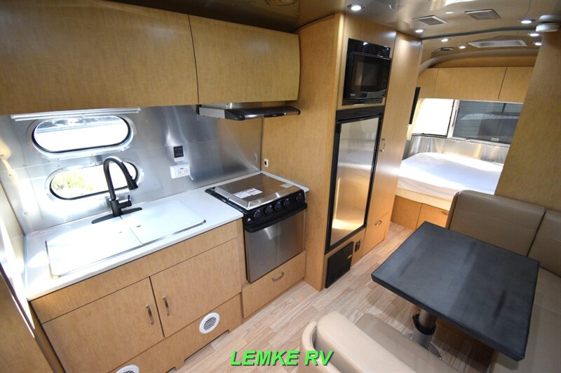 2016 Airstream Flying Cloud 23FB   - Photo 9 - Rocklin, CA 95677