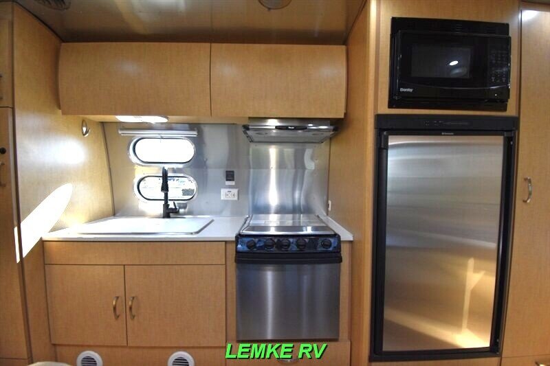 2016 Airstream Flying Cloud 23FB   - Photo 12 - Rocklin, CA 95677