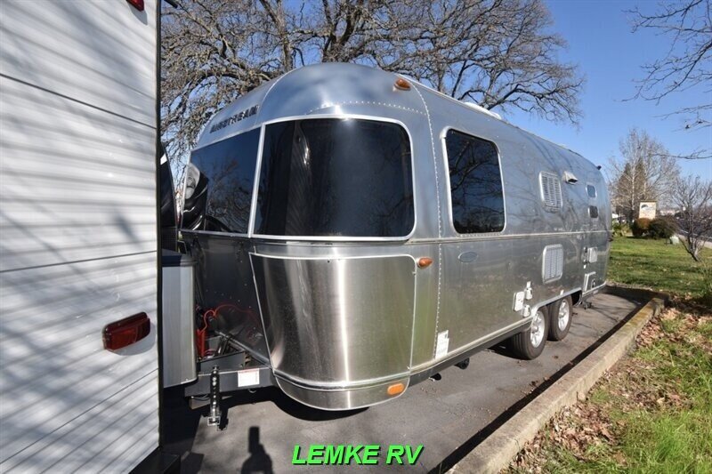 2016 Airstream Flying Cloud 23FB   - Photo 6 - Rocklin, CA 95677