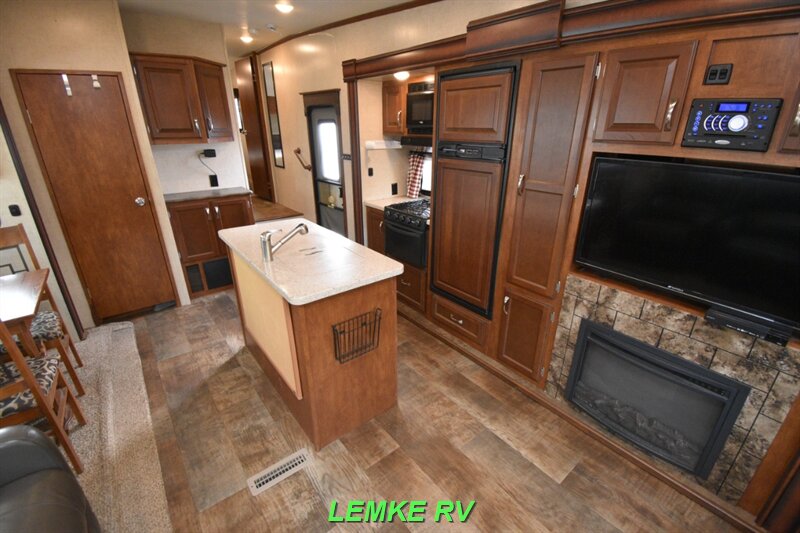 2016 K-Z Durango 281RLT   - Photo 22 - Rocklin, CA 95677