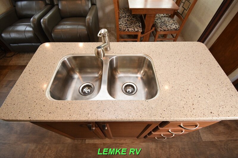 2016 K-Z Durango 281RLT   - Photo 24 - Rocklin, CA 95677