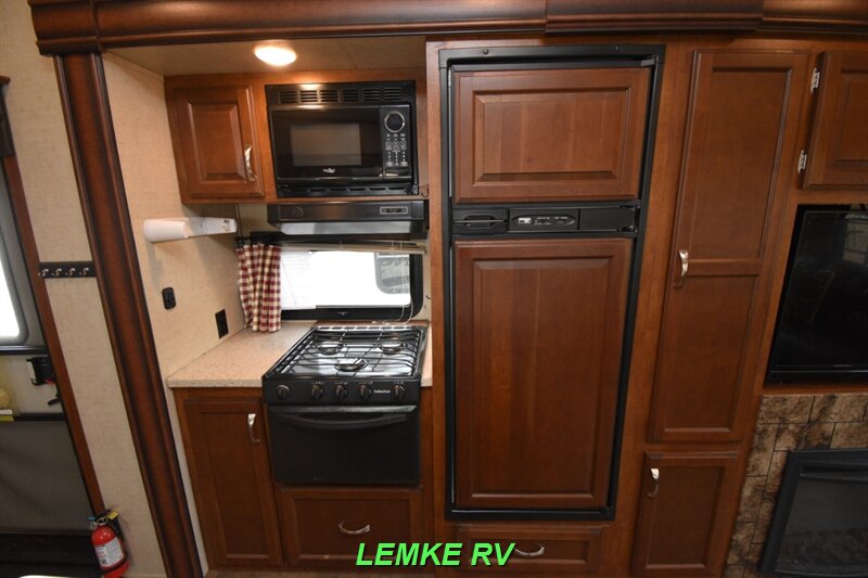 2016 K-Z Durango 281RLT   - Photo 11 - Rocklin, CA 95677