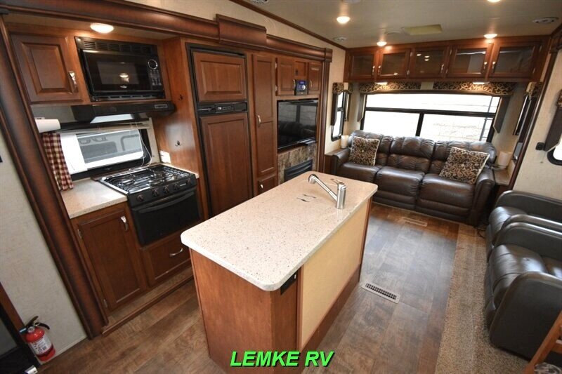 2016 K-Z Durango 281RLT   - Photo 12 - Rocklin, CA 95677