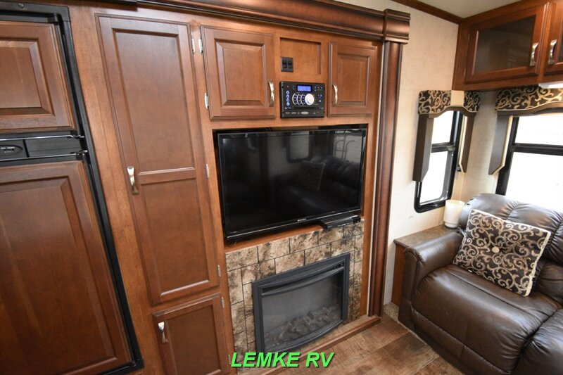 2016 K-Z Durango 281RLT   - Photo 14 - Rocklin, CA 95677