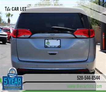 2017 Chrysler Pacifica Touring-L   - Photo 10 - Tucson, AZ 85712