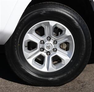 2020 Toyota 4Runner SR5 Premium  4x4 - Photo 20 - Tucson, AZ 85712