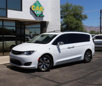 2018 Chrysler Pacifica Hybrid Limited   - Photo 4 - Tucson, AZ 85712