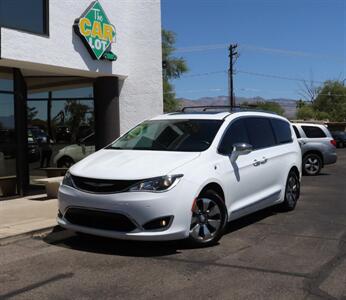 2018 Chrysler Pacifica Hybrid Limited   - Photo 2 - Tucson, AZ 85712