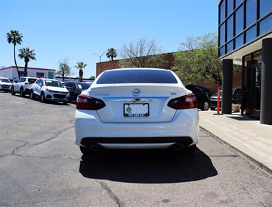 2017 Nissan Altima 2.5 SR   - Photo 13 - Tucson, AZ 85712