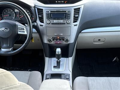 2013 Subaru Outback 2.5i Premium   - Photo 17 - Lannon, WI 53046