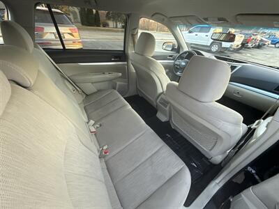 2013 Subaru Outback 2.5i Premium   - Photo 12 - Lannon, WI 53046