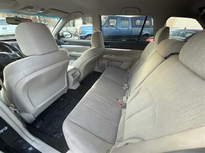2013 Subaru Outback 2.5i Premium   - Photo 10 - Lannon, WI 53046