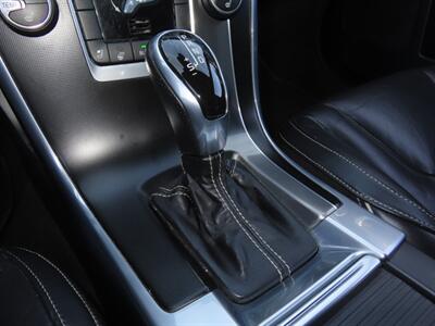 2014 Volvo XC60 T6 R-Design AWD Platinum - Photo 33 - Santa Cruz, CA 95062