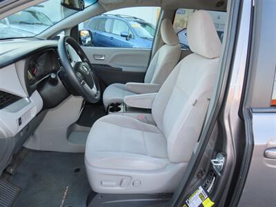 2017 Toyota Sienna LE 8-Passenger - Photo 6 - Santa Cruz, CA 95062