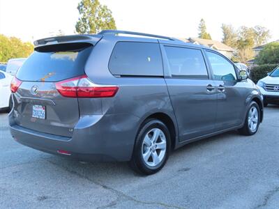 2017 Toyota Sienna LE 8-Passenger - Photo 4 - Santa Cruz, CA 95062