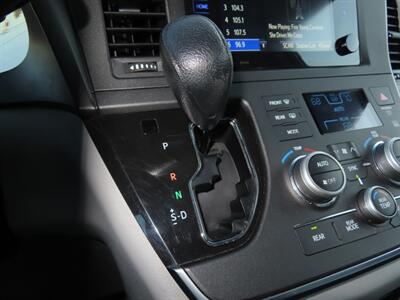 2017 Toyota Sienna LE 8-Passenger - Photo 19 - Santa Cruz, CA 95062