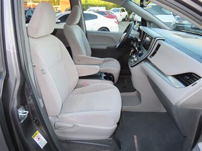 2017 Toyota Sienna LE 8-Passenger - Photo 15 - Santa Cruz, CA 95062