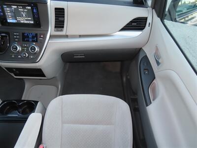 2017 Toyota Sienna LE 8-Passenger - Photo 16 - Santa Cruz, CA 95062