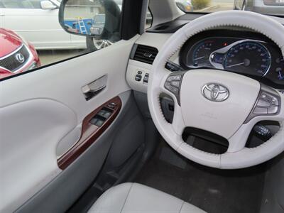 2013 Toyota Sienna XLE 8-Passenger   - Photo 11 - Santa Cruz, CA 95062
