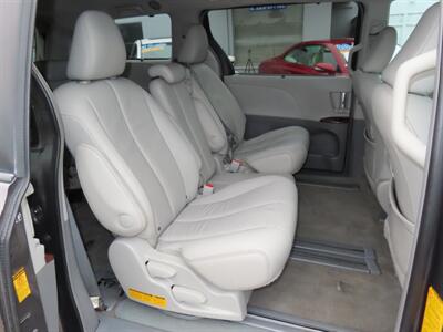 2013 Toyota Sienna XLE 8-Passenger   - Photo 32 - Santa Cruz, CA 95062