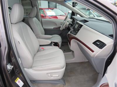 2013 Toyota Sienna XLE 8-Passenger   - Photo 20 - Santa Cruz, CA 95062