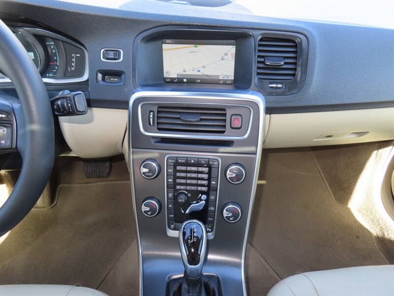 2015 Volvo S60 T5 Drive-E Platinum photo