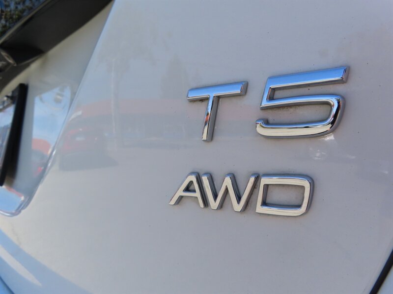 2016 Volvo V60 T5 Platinum AWD photo