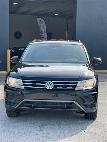 The 2019 Volkswagen Tiguan SE 4Motion photos