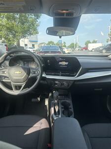 2025 Chevrolet Trax LS - Photo 7 - Newport, KY 41071