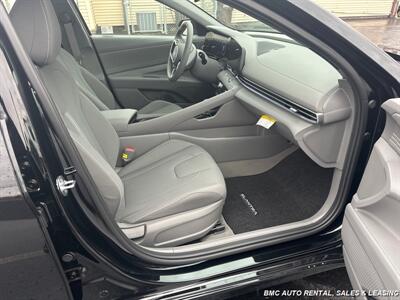 2024 Hyundai Elantra SEL - Photo 9 - Newport, KY 41071