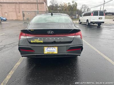 2024 Hyundai Elantra SEL - Photo 4 - Newport, KY 41071