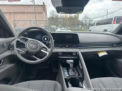 2024 Hyundai Elantra SEL - Photo 6 - Newport, KY 41071