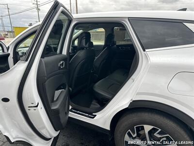 2023 Kia Sportage EX - Photo 7 - Newport, KY 41071