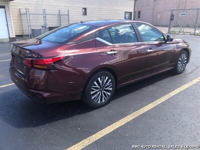 2023 Nissan Altima 2.5 SV - Photo 5 - Newport, KY 41071