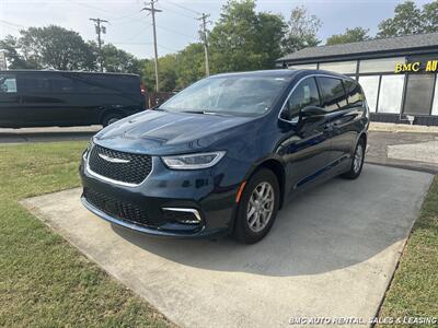 2025 Chrysler Pacifica Select Van