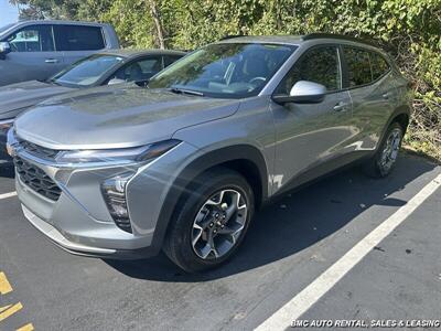 2025 Chevrolet Trax LT - Photo 2 - Newport, KY 41071