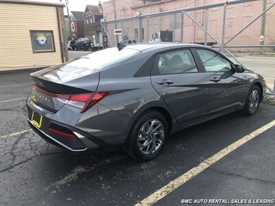 2024 Hyundai Elantra SEL - Photo 3 - Newport, KY 41071