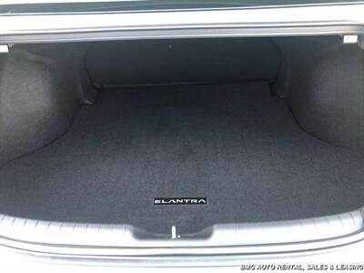 2024 Hyundai Elantra SEL - Photo 5 - Newport, KY 41071