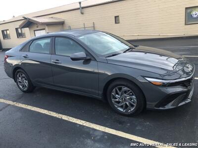 2024 Hyundai Elantra SEL - Photo 2 - Newport, KY 41071
