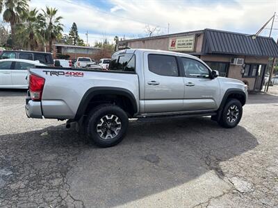 2017 Toyota Tacoma Double Cab TRD Off-Road*4X4*Rear Camera* - Photo 8 - Fair Oaks, CA 95628